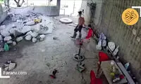 برق گرفتگی وحشتناک کودک بازیگوش و واکنش پدرش