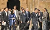 عکس: گشت و گذار اشتون در اصفهان