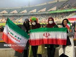 بازرسی زنان ایرانی قبل از ورود به ورزشگاه آزادی