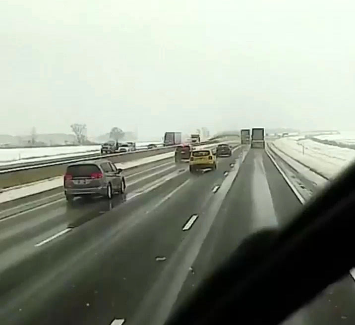 عجیب‌ترین چپ کردن ماشین در برف، پیدا شد!