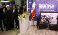 عکس: روحانی هدیه گرفت