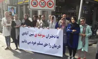 تجمع دختران شین‌آبادی مقابل نهاد ریاست‌جمهوری