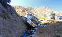 عکس: واژگونی تانکر حامل سوخت مازوت
