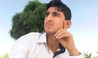 گذر دانش‌آموز از رودخانه بر دوش معلم