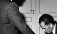 جمشید آموزگار؛ تکنوکراتی که شاه را نجات نداد