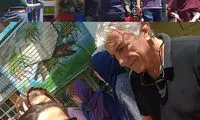 رضا كيانيان در صف اخذ رای