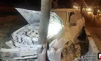 آتش گرفتن پراید پس از تصادف با درخت