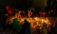 روشن کردن شمع به یاد حادثه دیدگان قطار