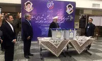 روحانی رأی خود را به صندوق انداخت