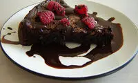 تهیه کیک شکلاتیِ فوری و کم کالری