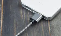 ۱۳ دلیل داغ شدن گوشی و راه جلوگیری از آن‌ها