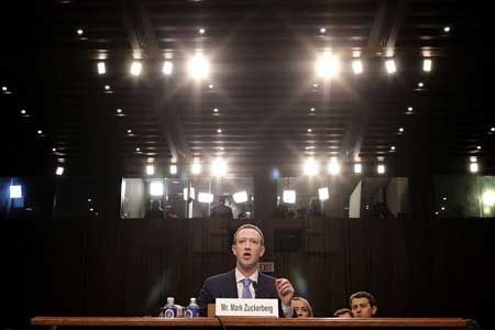 سهامداران فیس بوک خواهان اخراج زاکربرگ شدند