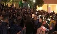 تجمع معترضان مقابل منزل نخست‌وزیر لبنان