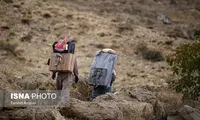 مصائب زنان کولبر؛ جدال با سرما برای یک لقمه نان