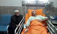 عیادت عارف از حمید فرخ‌ نژاد در بیمارستان