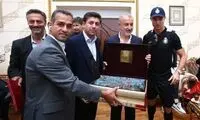 فرار رونالدو از مردم با کمک آسانسور