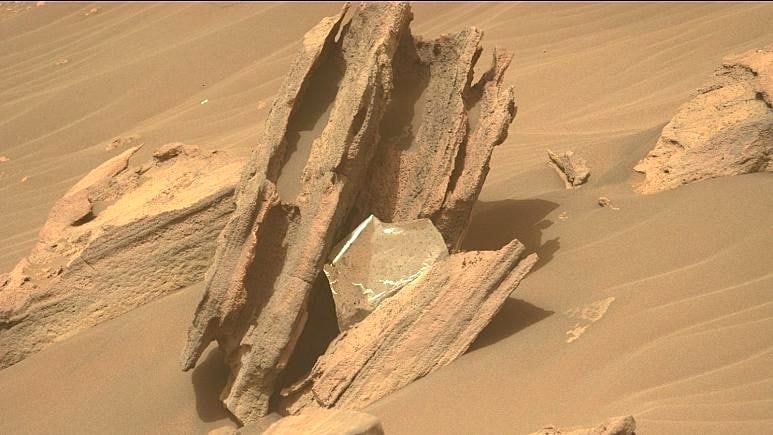 مشاهده شی خبرساز بر روی سطح مریخ