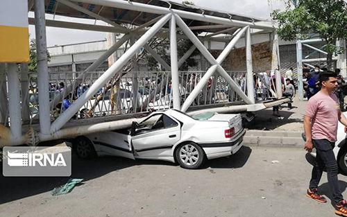 سقوط پل عابر پیاده در شهرستان بهارستان تهران