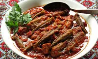 ریسه‌ های سبز بامیه در آشپزخانه شما