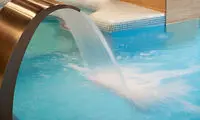 چه مراکزی مجوز ماساژدرمانی و آب‌درمانی را دارند؟