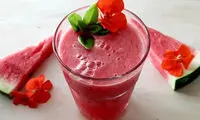 طرز تهیه اسموتی هندوانه؛ خنک و خوشمزه