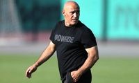 منصوریان: مُشت بخورم، نمی‌گویم یکی دیگر بزن!