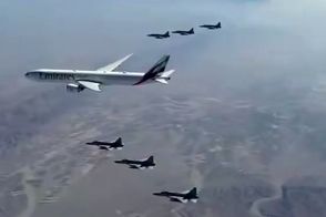  اسکورت هواپیمای رئیس امارات با جنگنده‌های JF-۱۷ 