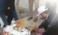 پلیسی که رضا رشیدپور دستش را می‌بوسد
