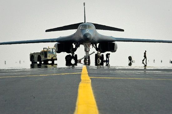 بمب‌افکن‌های بی-۱ آمریکا در عربستان فرود آمدند