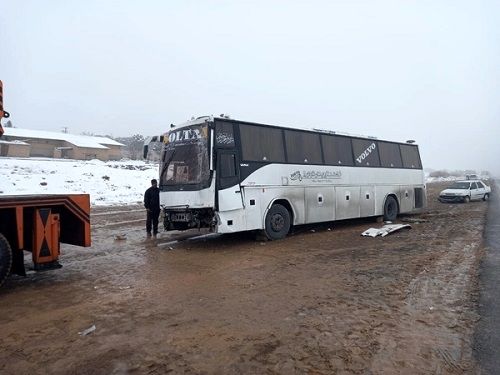 تصادف اتوبوس کارگران اصفهانی خسارت جانی داد