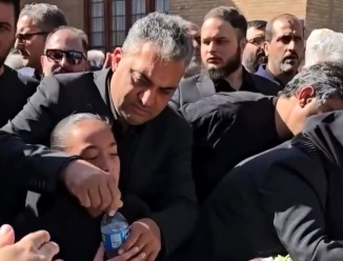 لحظه تلخ وداع خانواده محمد کاسبی با پیکرش