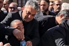 لحظه تلخ وداع خانواده محمد کاسبی با پیکرش