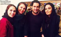 عکس: حامد بهداد در ميان هنرمندان زن
