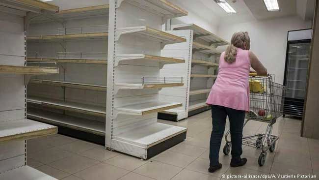 قفسه‌های خالی فروشگاه‌ها در کاراکاس