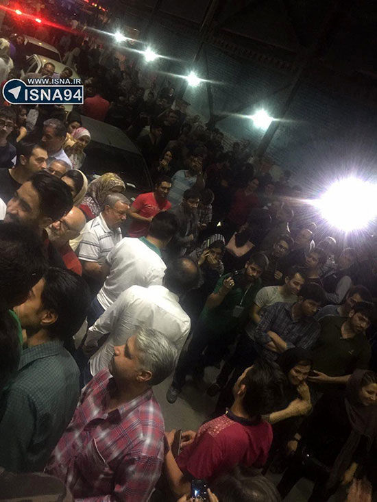 مردم جامانده از انتخابات در حسینیه ارشاد