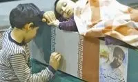 خواب آرام دختر روی تابوت پدر