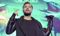 امیر مقاره در حال نذری دادن در هیات عزاداری