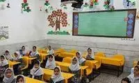 نوشته جالب در پشت لباس یک خانم معلم در مترو