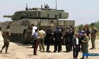 مرغ‌ها با شلیک تانک هلاک شدند