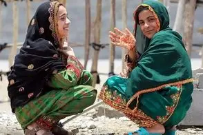 تصاویر تلخ از برخورد ماموران با یک زن بلوچ