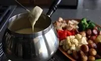 خوردن پنیر با این ۱۶ ماده غذایی ممنوع!