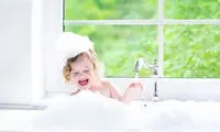 پسرم را خودم حمام کنم؟
