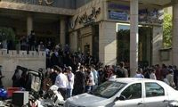 صف طولانی خرید دلار مقابل صرافی‌های بانکی