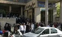 صف طولانی خرید دلار مقابل صرافی‌های بانکی