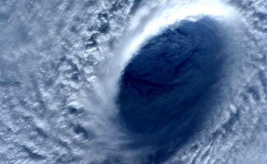 توفان فیلیپین از فراز جو زمین +عکس