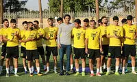 دسته گل نویدکیا به مدافع جدید استقلال
