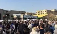تجمع بازنشستگان «هما» در فرودگاه مهر‌آباد
