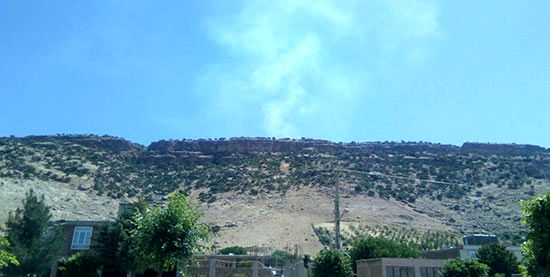 کوه «پیوان» طعمه حریق شد