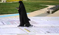 عکس: آویختن «گزاره‌ برگ ملی» از برج آزادی
