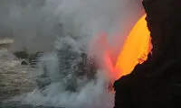 آبشاری از گدازه در هاوایی